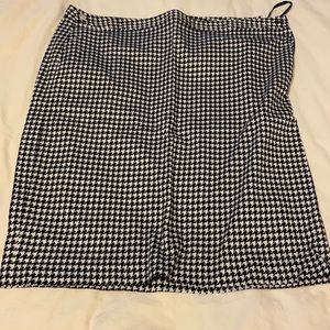 Houndstooth Lauren pencil skirt. 5 for $25